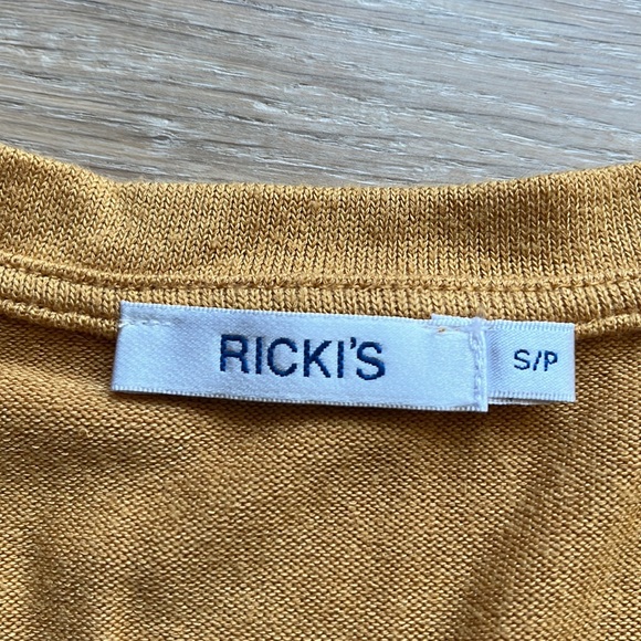 Ricki’s size SMALL long sleeve knit - Picture 2 of 3